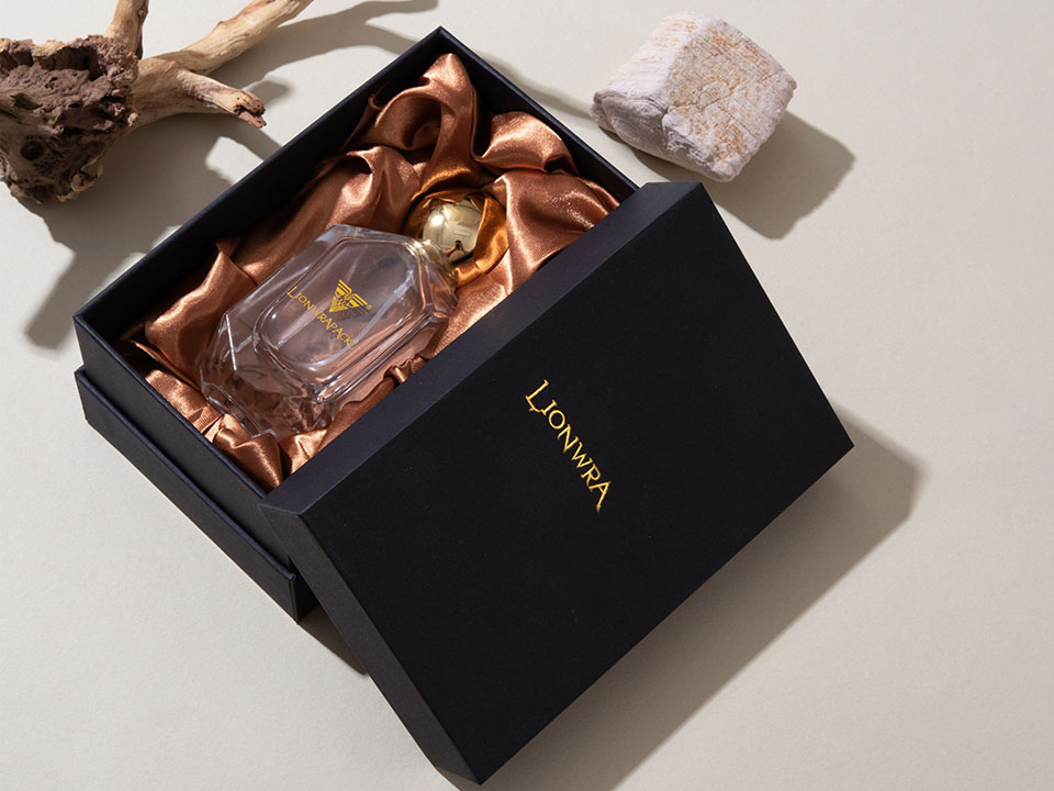Cajas con tapa abatible