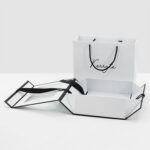 Caja de regalo plegable de papel blanco personalizable