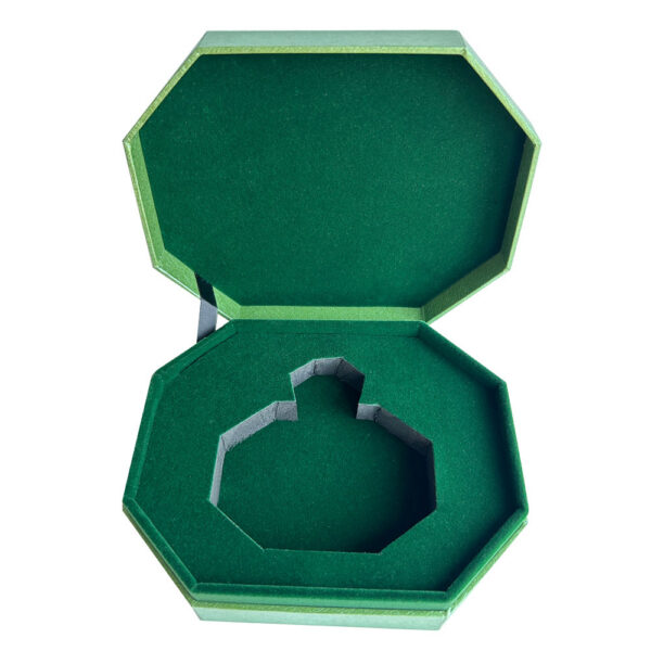 Caja de regalo para perfumes abierta con un soporte verde flocado para el frasco
